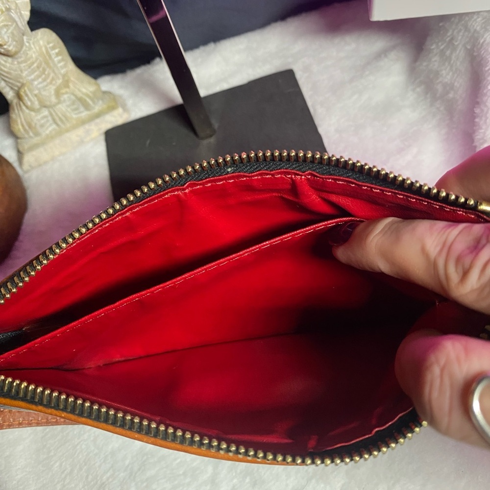 EUC Dooney & Bourke Pebbled Leather Clutch/Wristlet - Picture 7 of 7